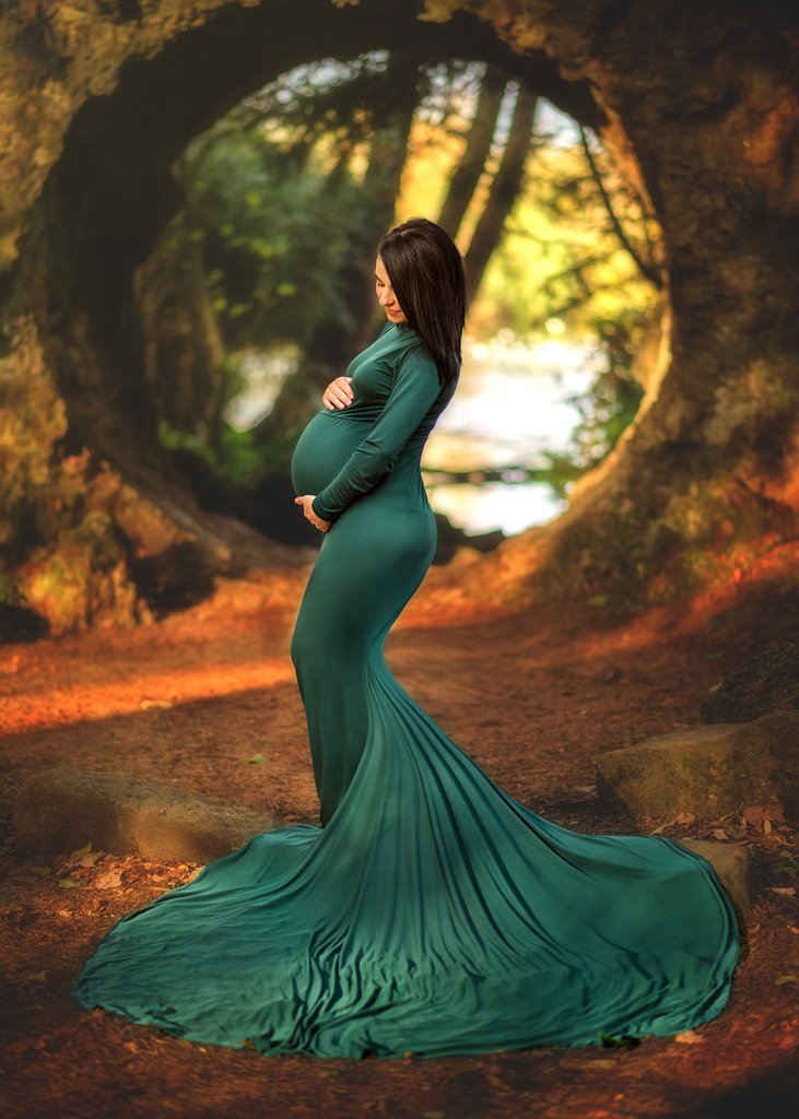 pregnancy posing with a belly during photoshoot