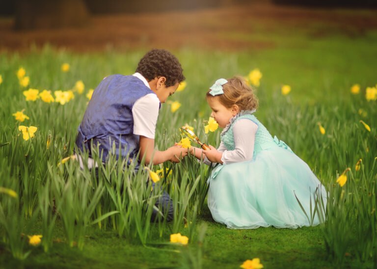 couple of children photography playing among daffodils