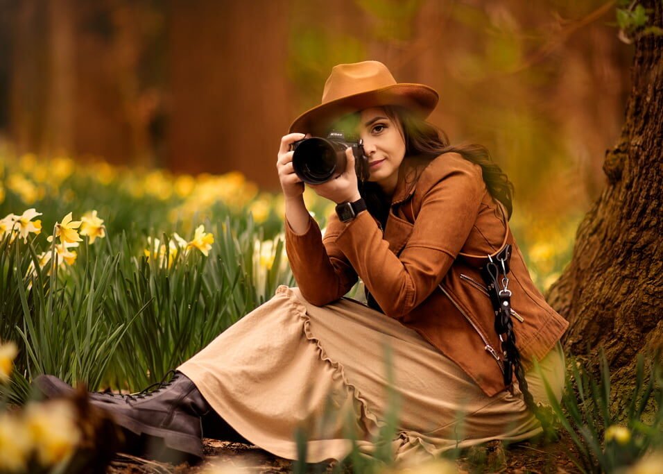 Nottingham Female Portrait Photographer – A professional photographer captures the beauty of spring portraits in Nottingham, surrounded by golden daffodils.