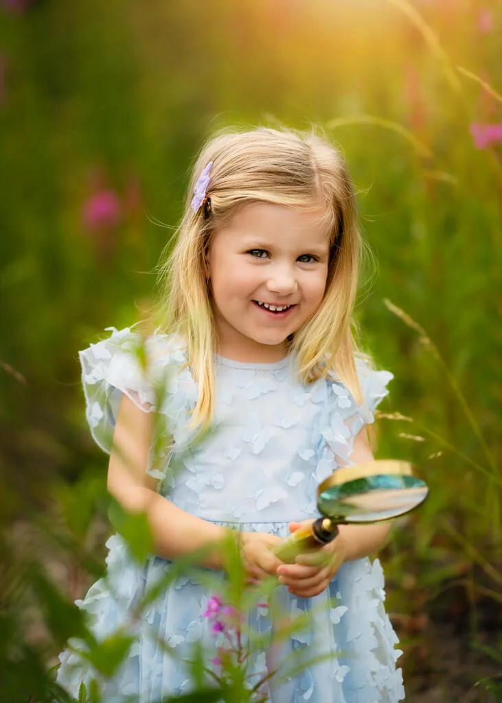 Little girl exploring with a magnifying glass during a Nottingham maternity photo session